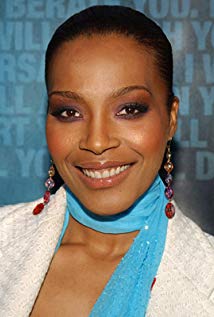 How tall is Nona Gaye?